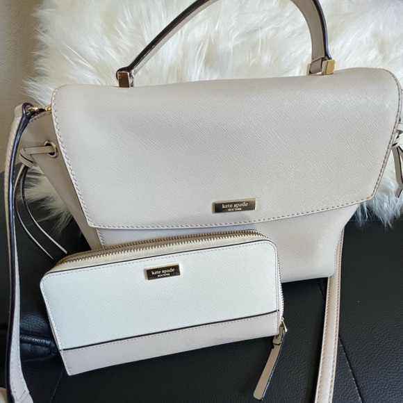 Kate Spade Wallet & Shoulder Bag
Perfect size for all the things 😁 - Picture 1 of 8